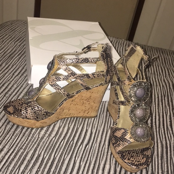 Beautiful brand new heels - Picture 1 of 3